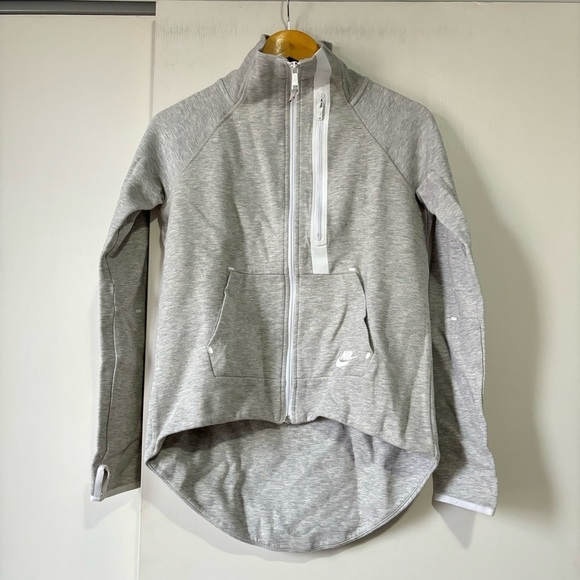 Nike Tech Fleece Moto Cape Jacket in Light Grey - Picture 3 of 9